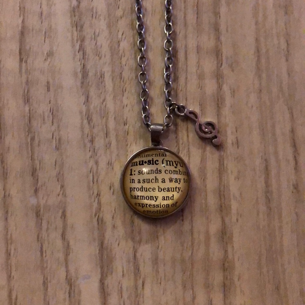 🎶 music treble clef necklace 🎶